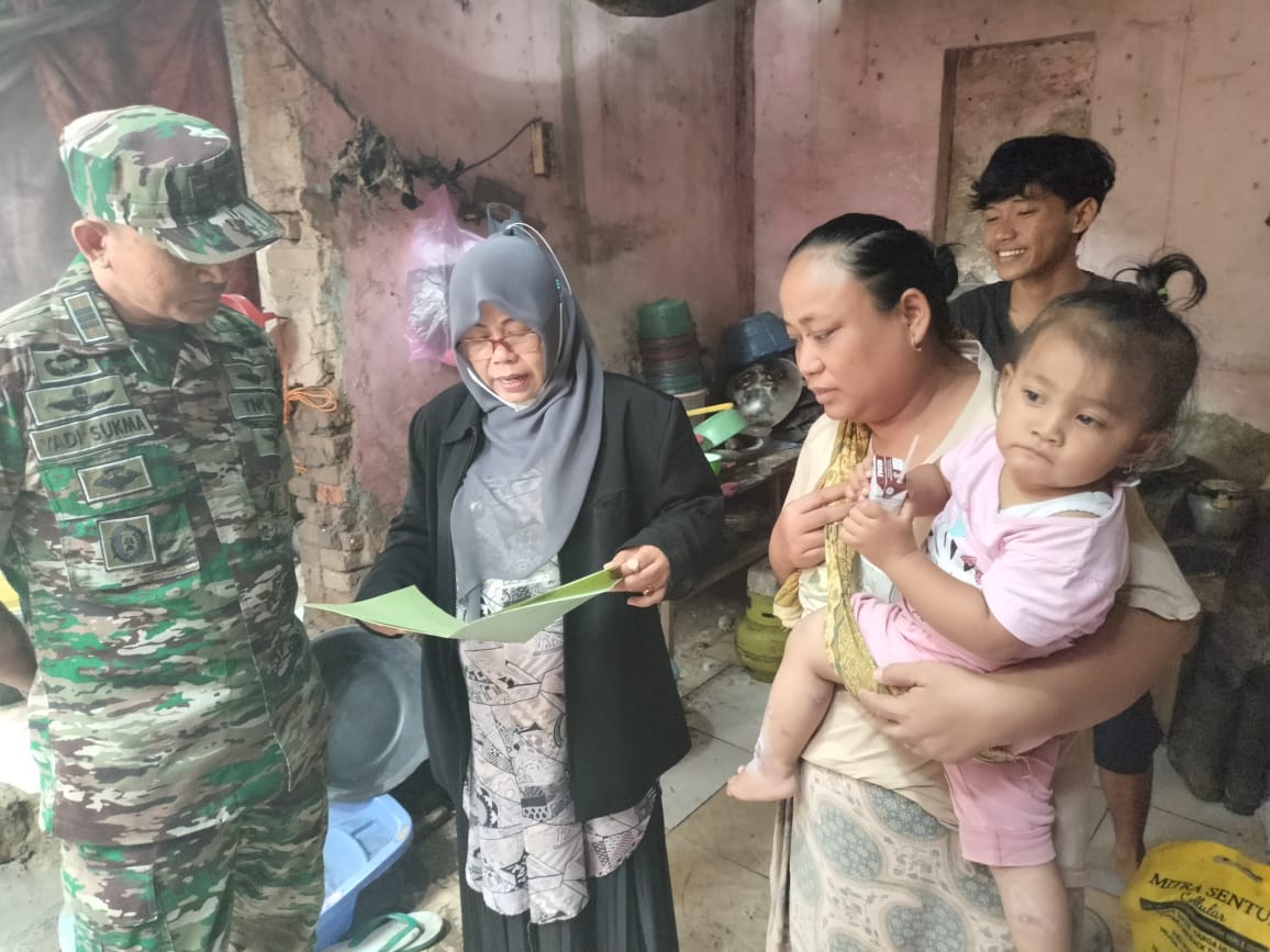 Adanya Laporan Rumah Tidak Layak Huni dari Babinsa, Danramil 0602-18/Kragilan Bergerak Cepat Turun ke Lokasi  