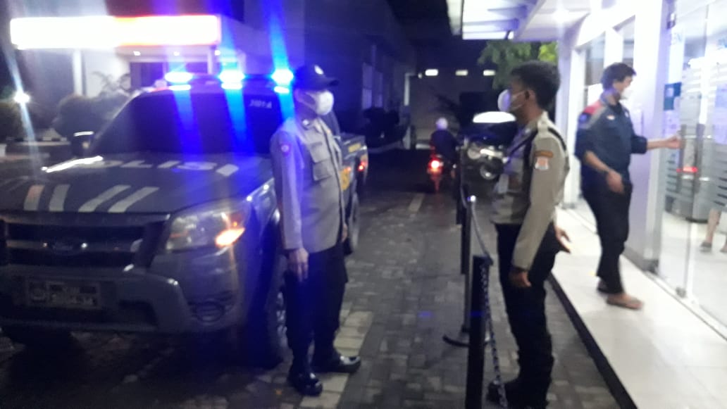 Anggota Polsek Purwakarta Kota, Polres Purwakarta Melaksanakan Kegiatan Patroli Blue Light   