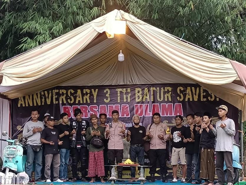 Anggota Kepolisian Polsek Cisoka Hadiri Acara Happy Anniversary 3 Tahun Batur Sa- vespa   