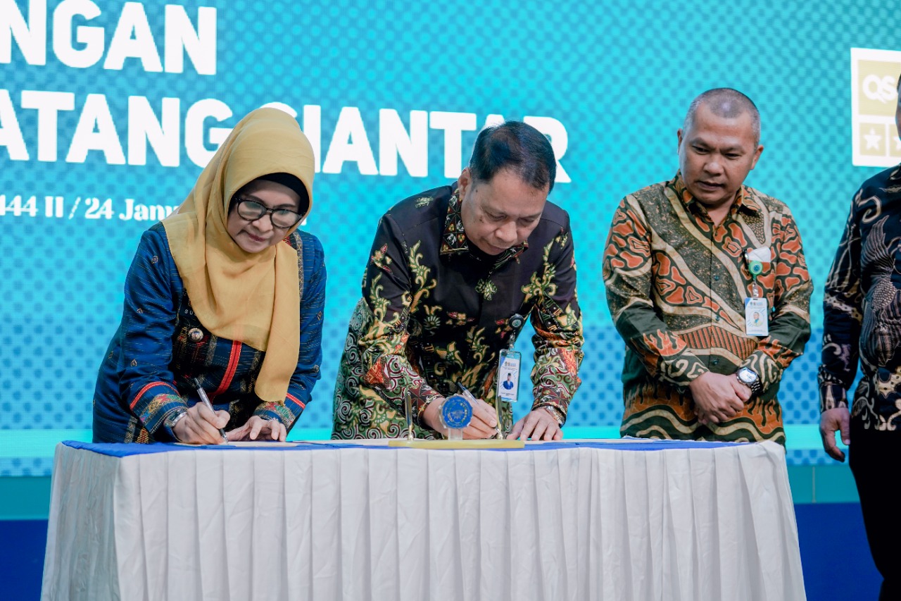 dr Susanti dan Rektor UMSU Tandatangani MoU Pendidikan, Penelitian, dan Pengabdian Masyarakat    