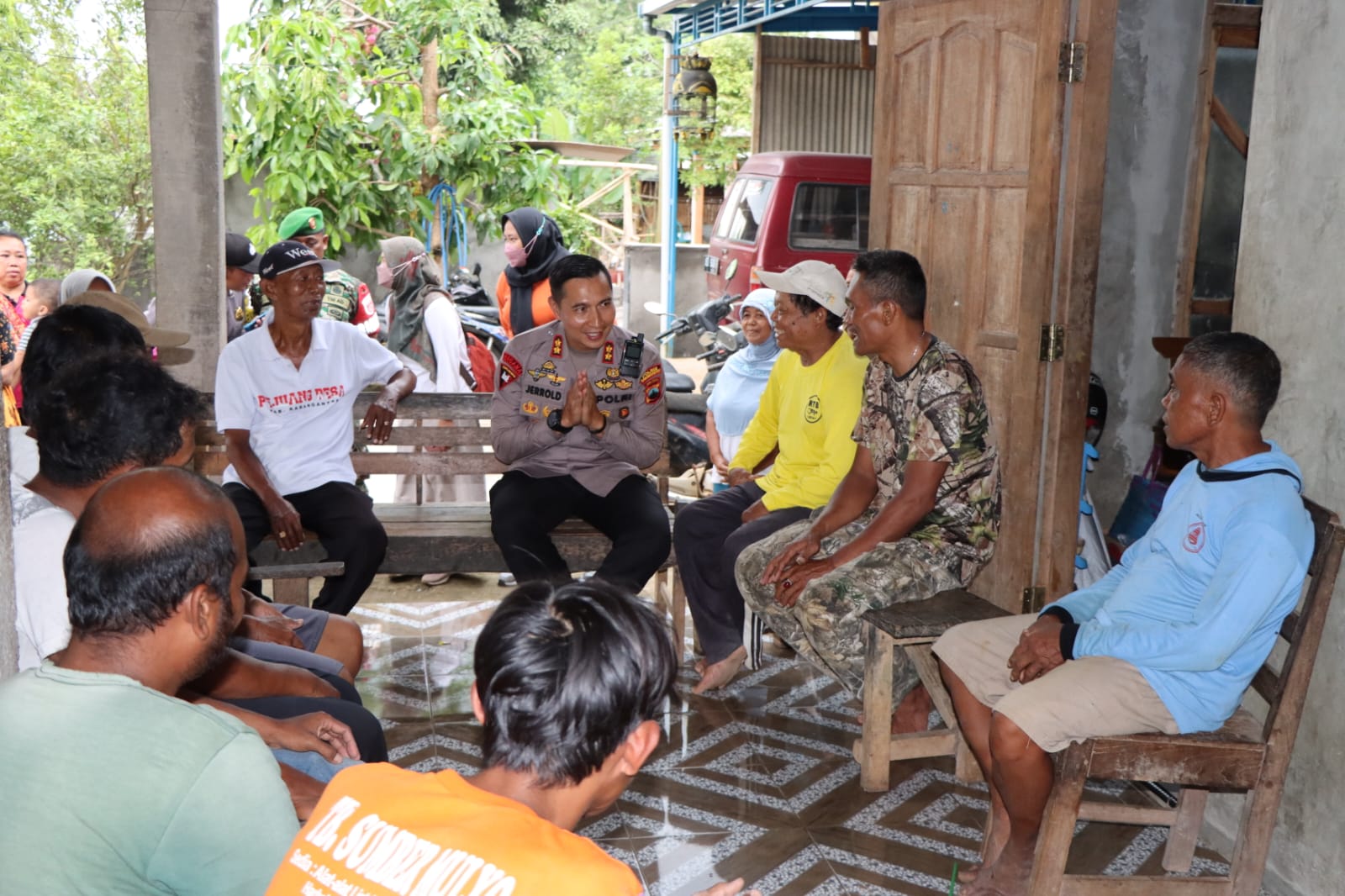 Kapolres Karanganyar Kunjungi Desa Blorong Jumantono Karanganyar Dalam Kegiatan Jumat Curhat