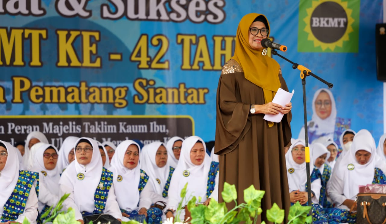 dr Susanti Hadiri Milad dan Tabligh Akbar BKMT Bersama Putra Almarhum KH Zainuddin MZ   