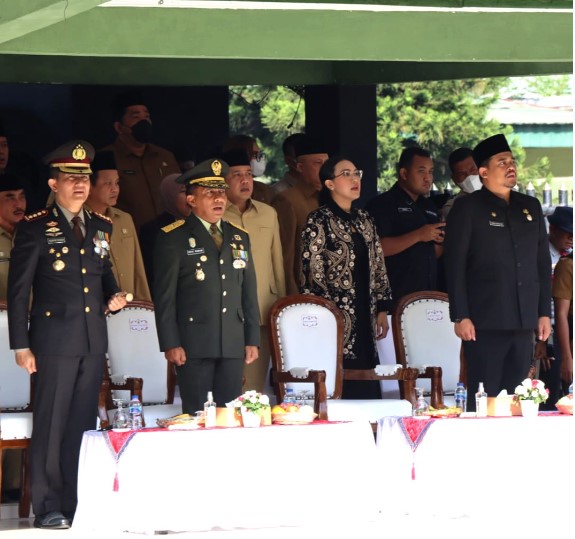 Polrestabes Medan Hadiri Penyerahan Tunggul Kecamatan Terbaik Tingkat Provinsi