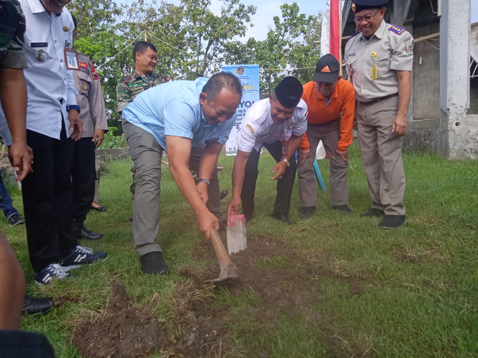 BPN Karanganyar Secara serentak Adakan Gerakan Sejuta Patok