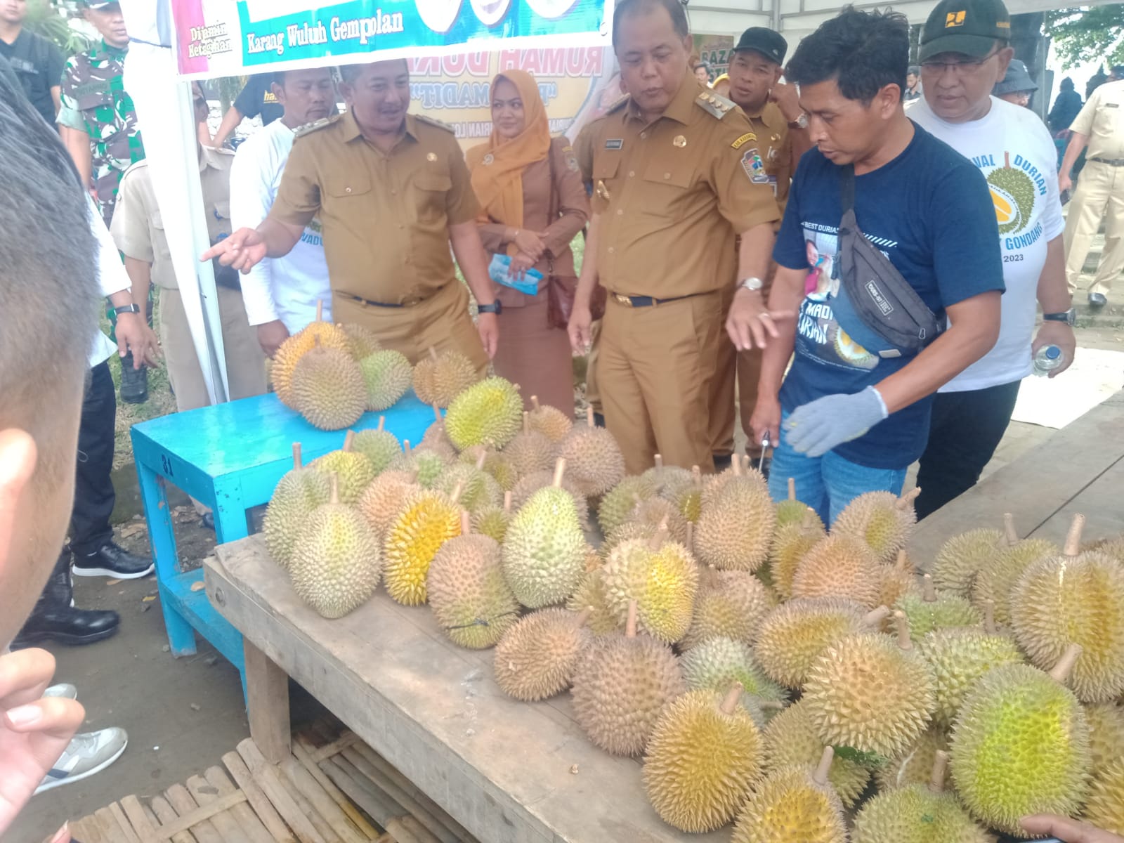 Bazar Festival Durian di Waduk Gondang Gempolan Dibuka oleh Bupati Karanganyar    