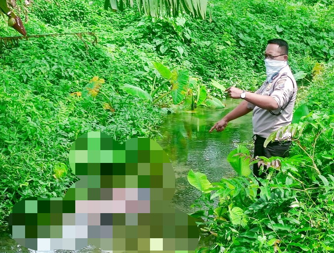 Kapolsek Bangun Pimpin Evakuasi Temuan Mayat di Aliran Parit Perkebunan Kelapa Sawit