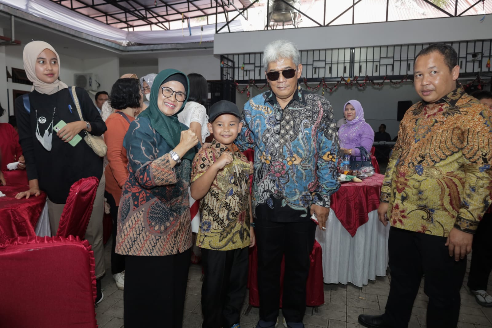 dr Susanti dan Ketua Dekranasda Hadiri Open House Ketua DPRD Pematang Siantar