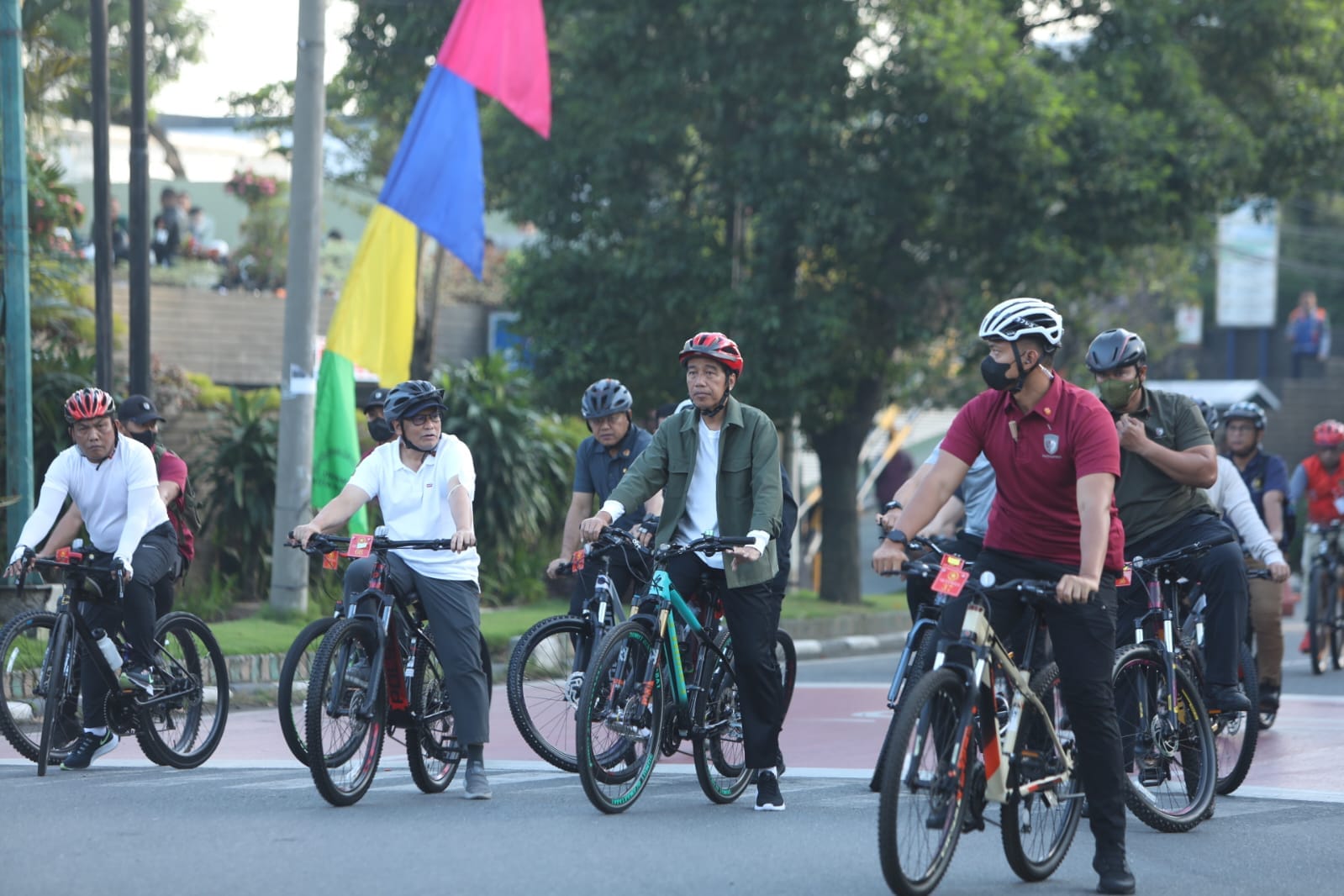 Kapolda Sumut Gowes Bersama Presiden Jokowi Keliling Kota Medan