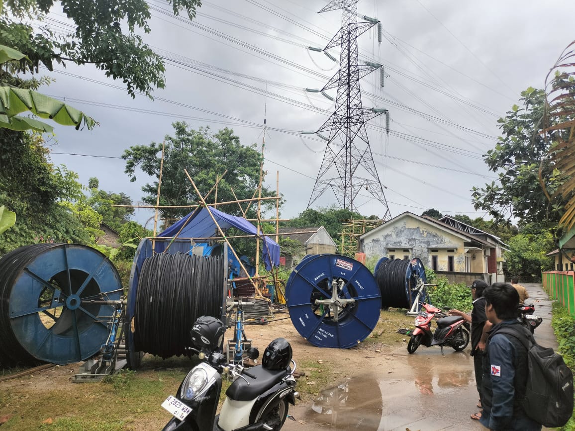 Penyambungan Jalur Kabel Tower Transmisi Sutet di Desa Cikande Diduga Belum Adanya Sosialisasi ke Wilayah Seki