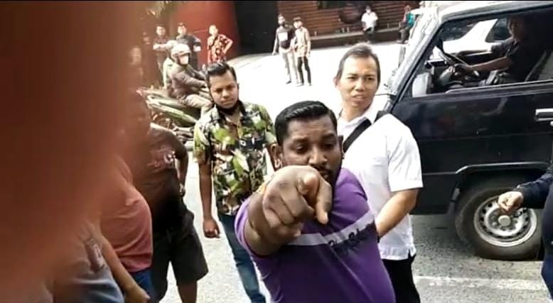 Oknum Preman Ancam Habisi Jurnalis Ditahan di Polrestabes Medan