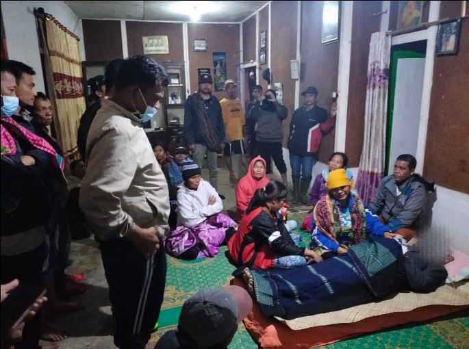 Polisi Bantu Evakuasi Jasad Karyawan BUMN Yang Tak Pulang Hingga Malam, Ditemukan Tewas