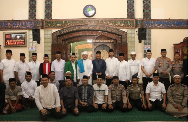 Wakapolda Melaksanakan Safari Subuh Jumat Berkah di Mesjid Raya