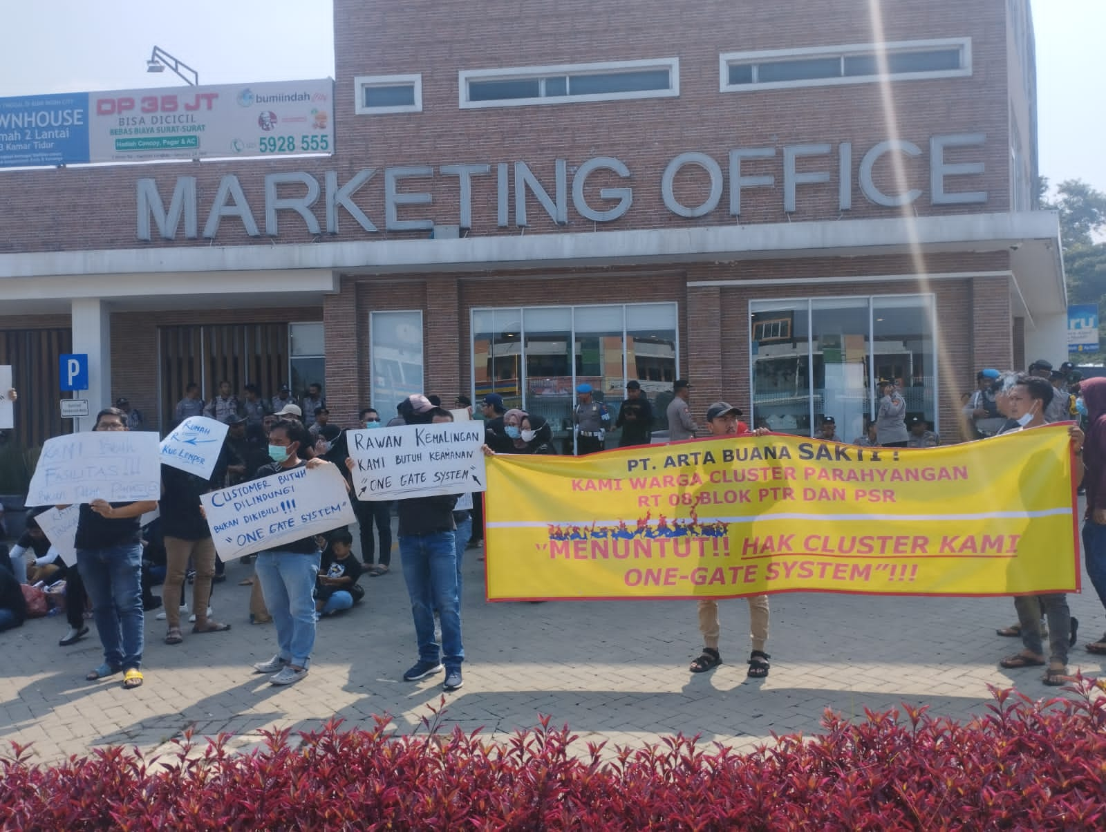 Aksi Demo Warga Parahyangan, Bumi Indah, Pasar Kemis di Depan Kantor PT. ABS Dibatalkan