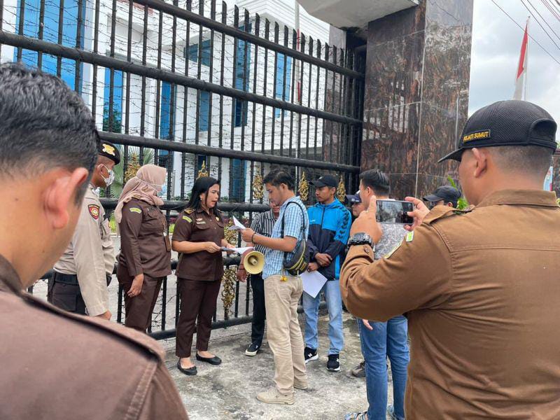 Aksi Unjuk Rasa Ikatan Mahasiswa Tapanuli Bagian Selatan Dugaan Kasus Kekurangan Volume Atas Proyek Peningkata