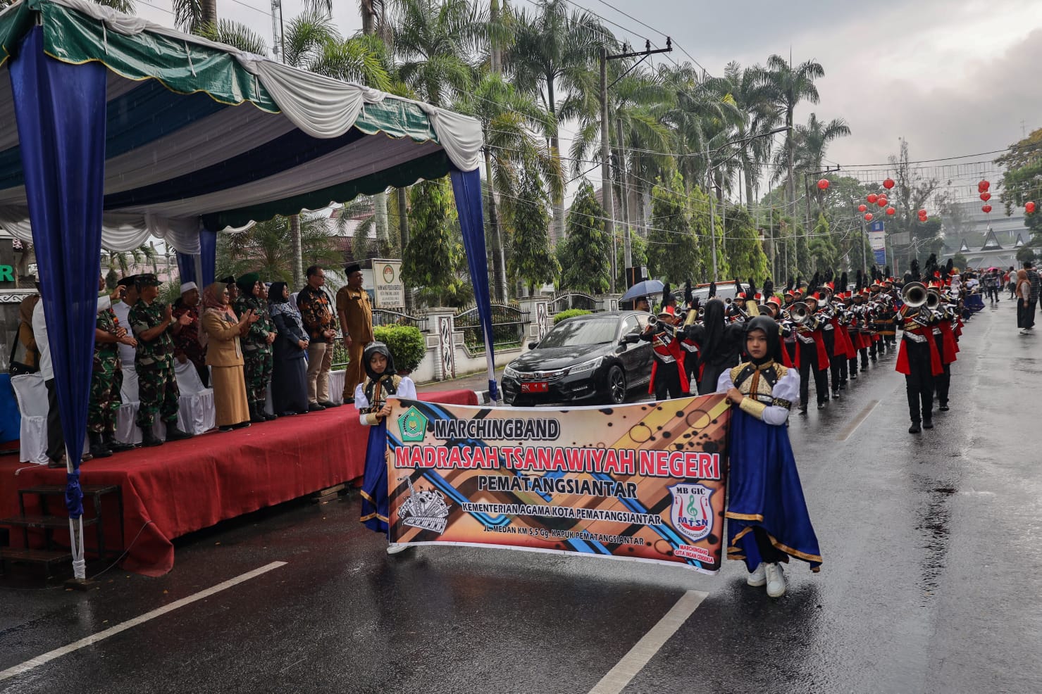 dr Susanti Lepas Peserta Pawai Taaruf MTQ Tingkat Kota Pematang Siantar 