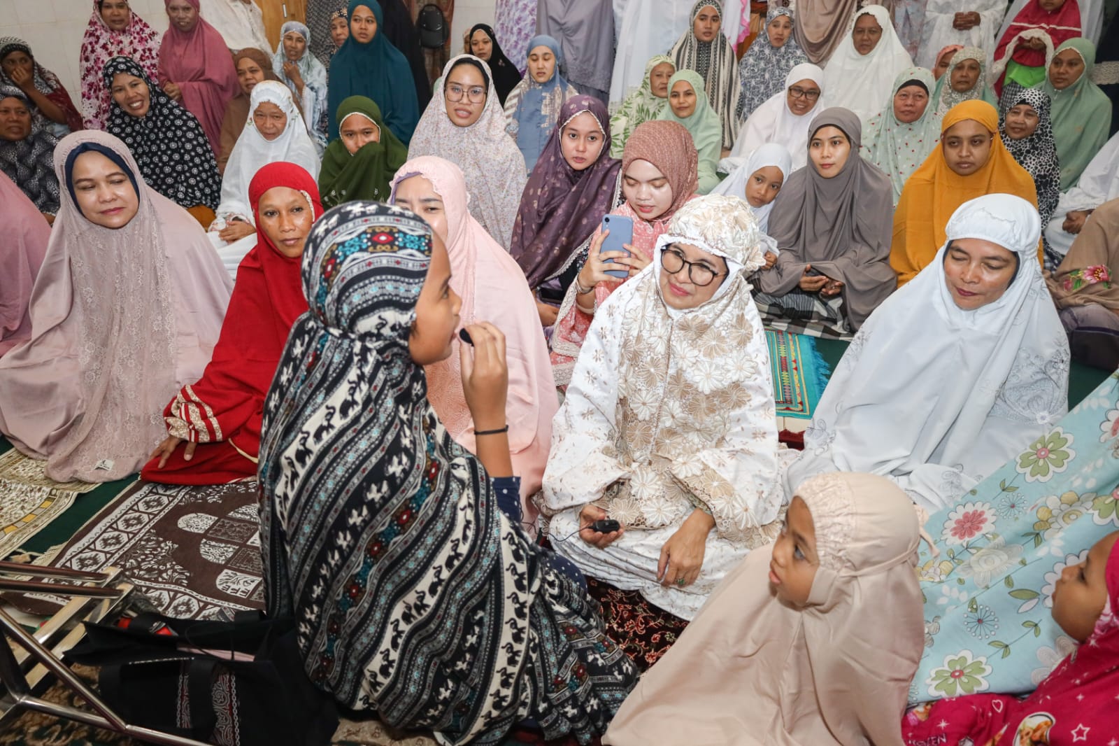 Safari Ramadan di Masjid Amaliyah Jalan Jawa, dr Susanti Sampaikan Pemko Sediakan WiFi Gratis di 11 Titik  