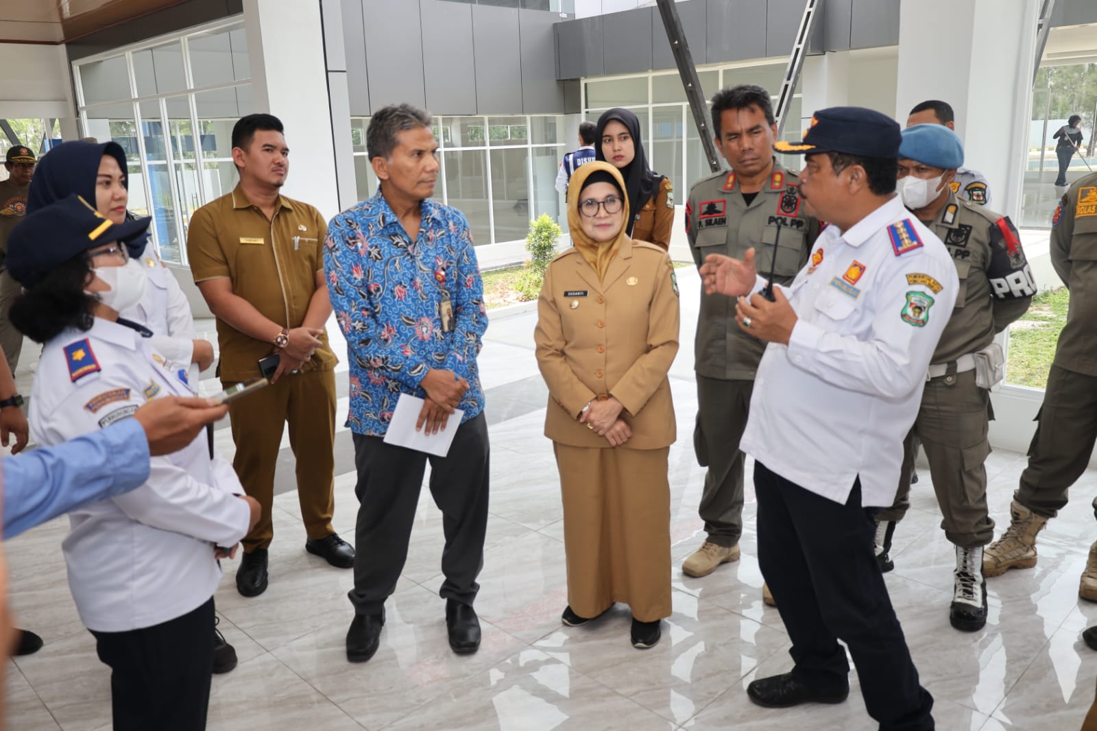 dr Susanti dan Kepala Ombudsman Perwakilan Sumut Tinjau Terminal Tanjung Pinggir 