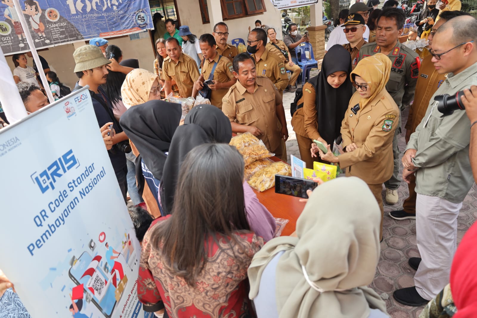 Pastikan Ketersediaan Bahan Pokok dan Stabilitas Harga, dr Susanti Monitoring di Pasar Dwikora