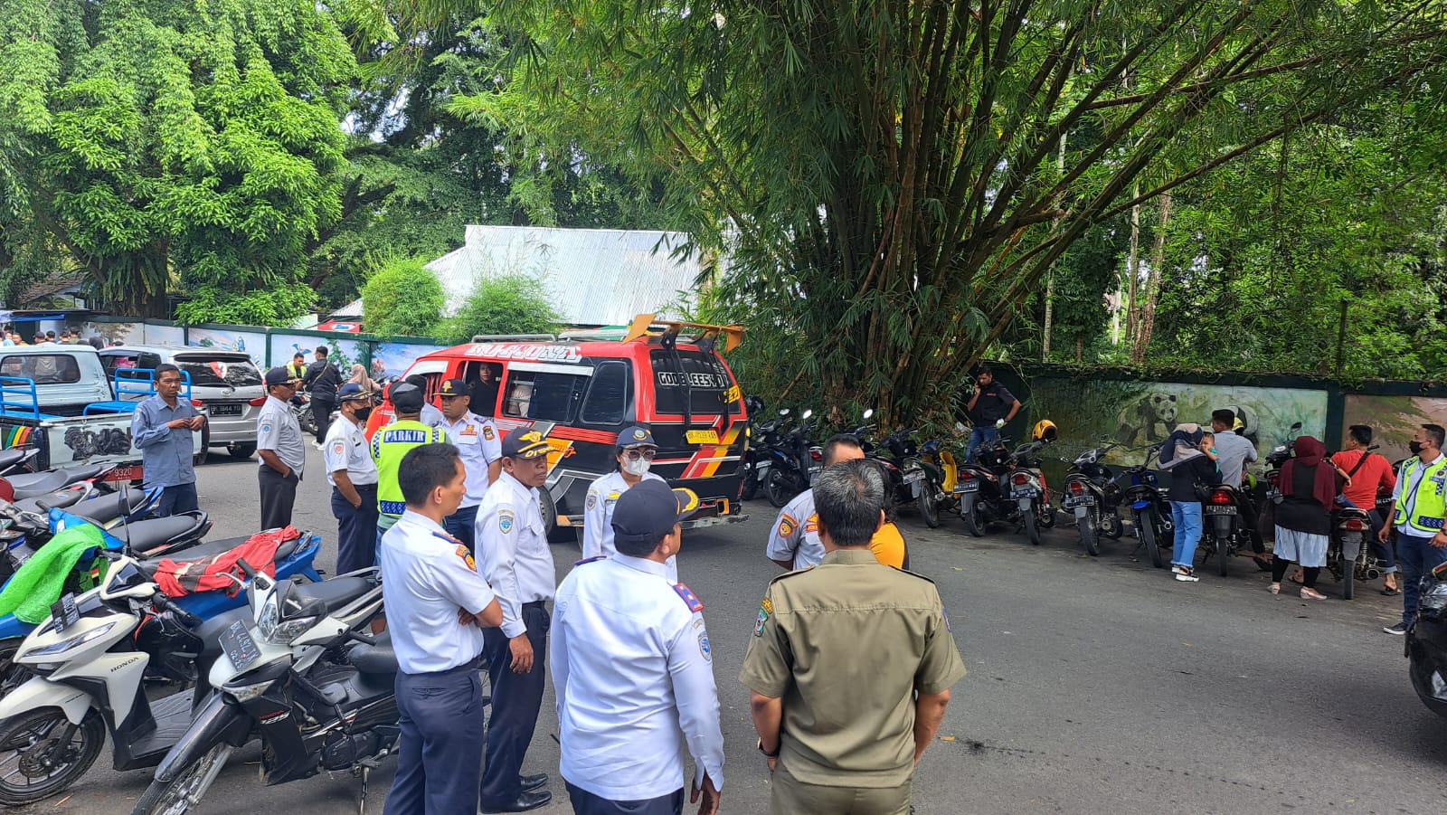 Dishub Pematang Siantar Sosialisasi Tidak ada Kutipan Parkir di Taman Hewan selama Idul Fitri