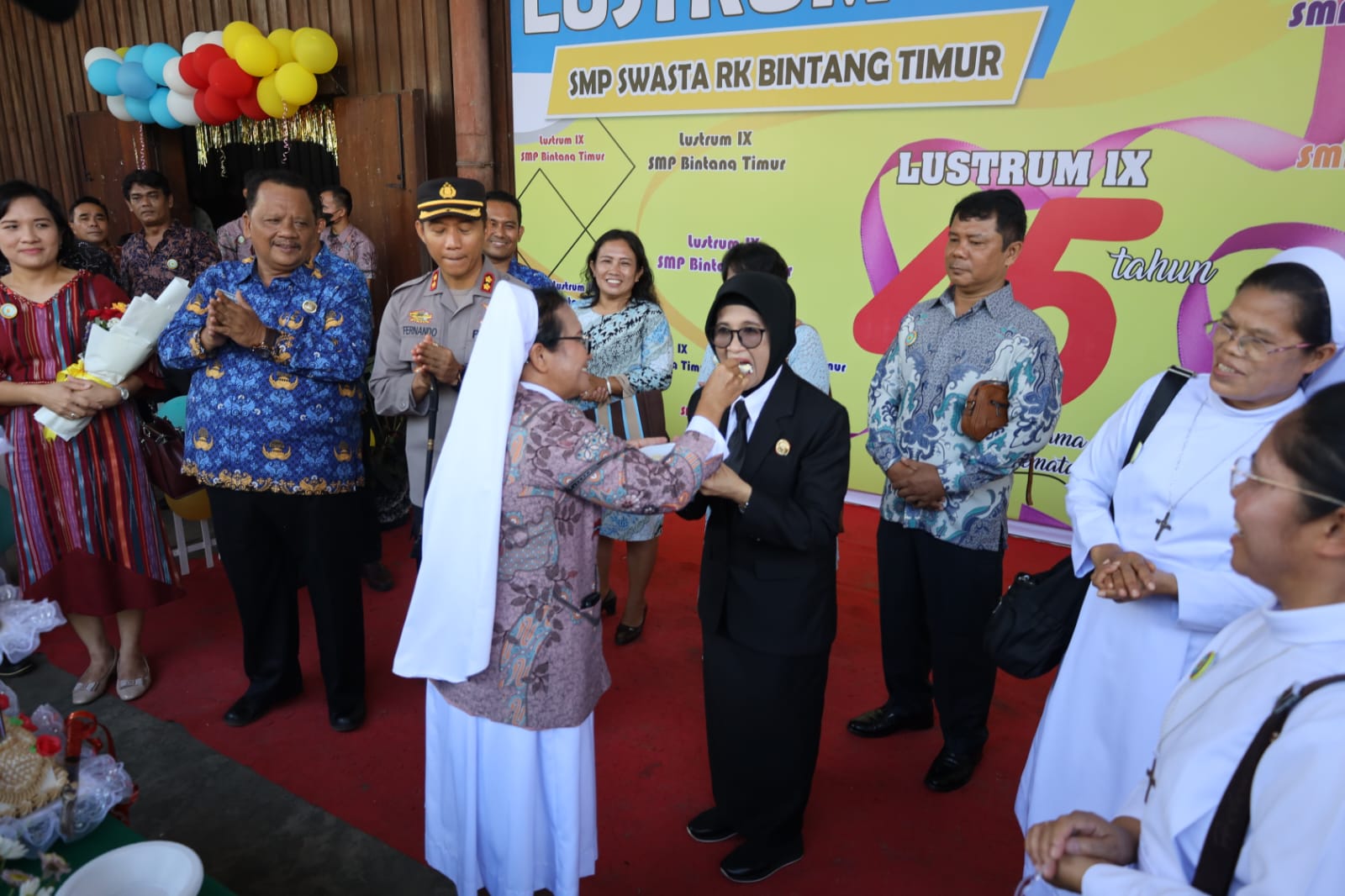 Walikota dr Susanti Terkesima Saksikan Penampilan Siswa SMP Bintang Timur di Lustrum ke IX