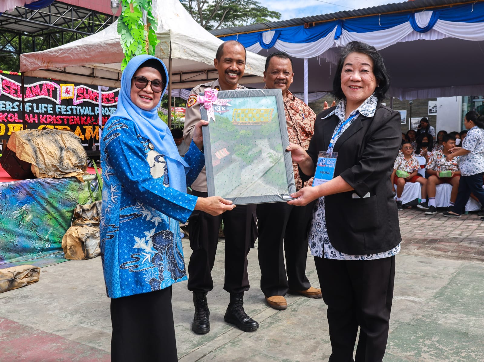 Walikota dr Susanti Apresiasi Pameran ‘Rivers of Life’ Hari Karya Siswa Kalam Kudus 