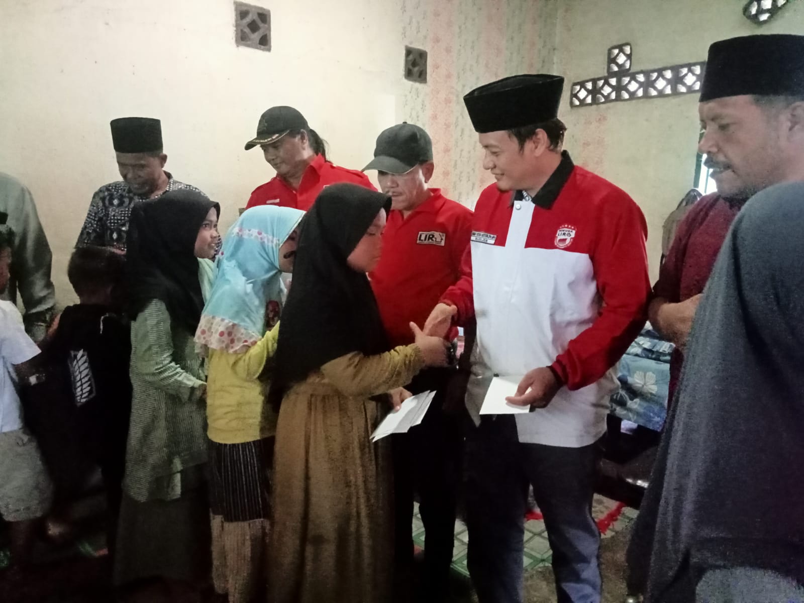 DPD Pemuda Lira Madina Santuni Anak Yatim di Desa Jambur Padang Matinggi