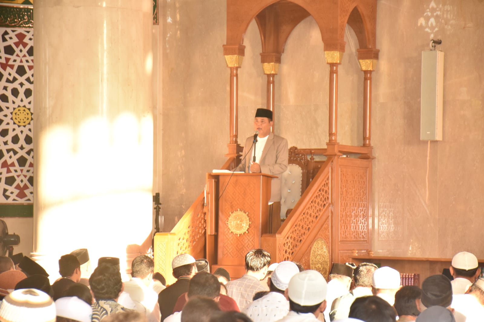 Ribuan Jamaah Mengikuti Sholat Idhul Adha di Masjid Madaniyah Karanganyar 