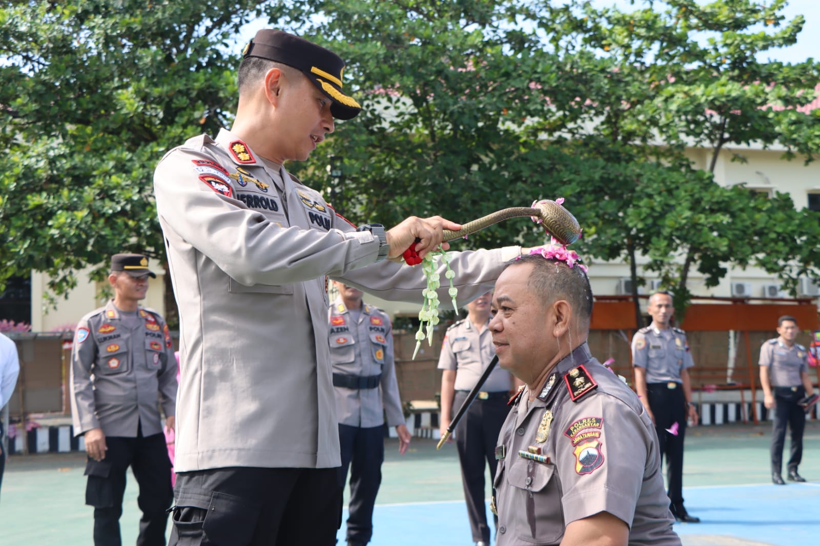 Kapolres Karanganyar Pimpin Upacara Kenaikan Pangkat Personil Polres Karanganyar