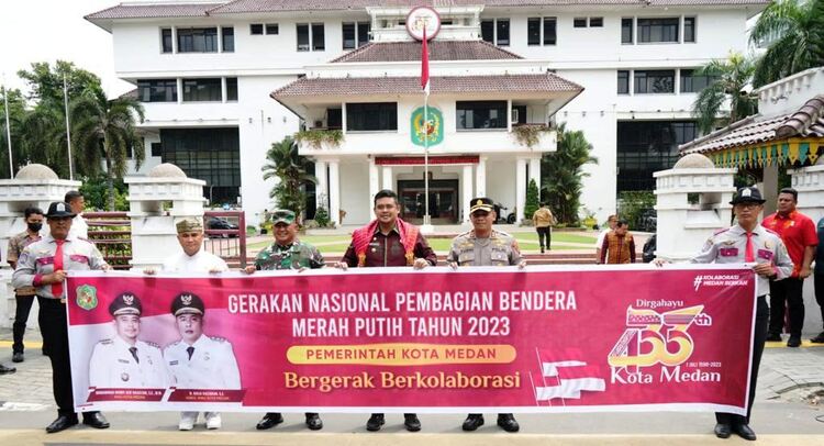 Pemko Medan Sebarkan 500 Bendera Merah Putih,Semarakkan Hari Kemerdekaan ke-78