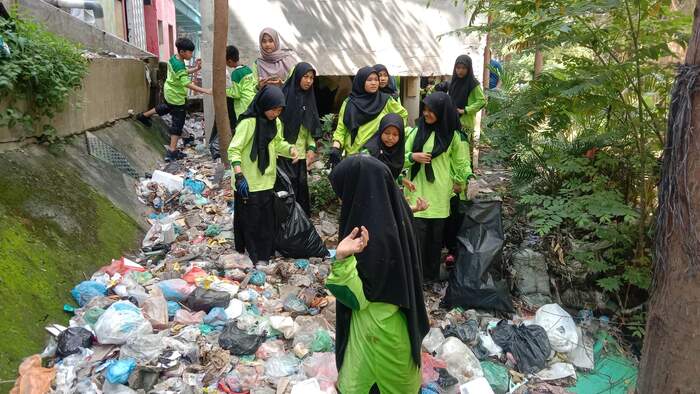 Semarak Muharram, SMP Azzakiyah Islamic Leadership Kota Medan Gelar Aksi Sosial