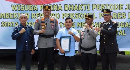 Karena Berhasil Menggagalkan Paket Kiriman Narkotika, Petugas Loket PT.ALS  Mendapat Penghargaan dari Kapolres