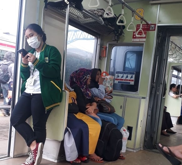 Stasiun Kereta Bogor-Jakarta Tampak Lengang