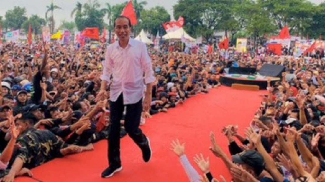 Tetap Bertahan, Kampanye Terbuka Pasangan Jokowi-Amin disambut Hujan Deras