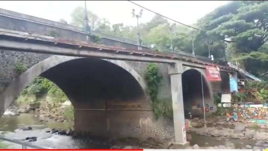 Jembatan Sempur Cukup Membahayakan