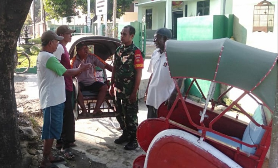 Paguyuban Tukang Becak Menjadi Sasaran Komsos Babinsa Koramil 03/Serengan