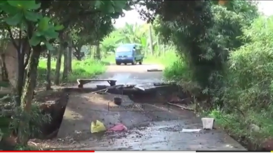 Pasca Bencana Pergerakan Tanah, Akses Jalan di Galuga Cibungbulang Amblas