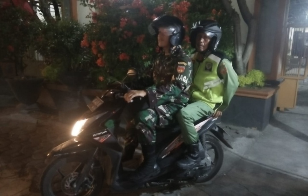 Patroli Malam Sambil Komsos, Itulah yang di Lakukan Piket Koramil 03/Serengan