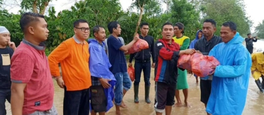 Pasca Banjir di Koltim, Tim Relawan SBM Berikan Bantuan