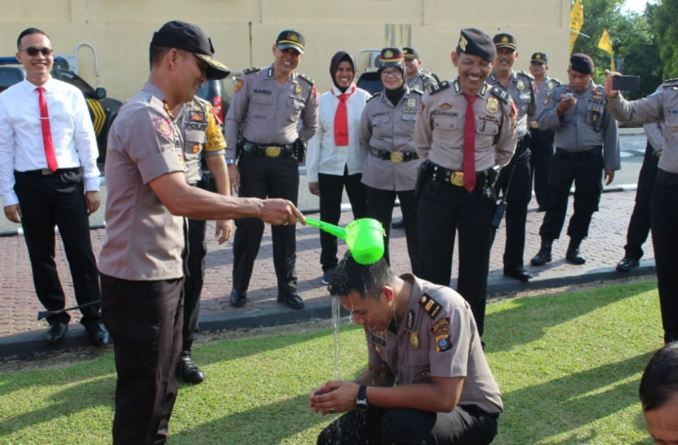 43 Personil Polres Labuhanbatu Terima Kenaikan Pangkat