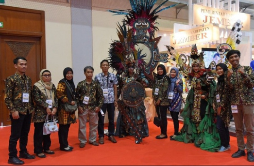 Jember Fashion Carnaval Sedot Perhatian Pengunjung APKASI Expo 2019