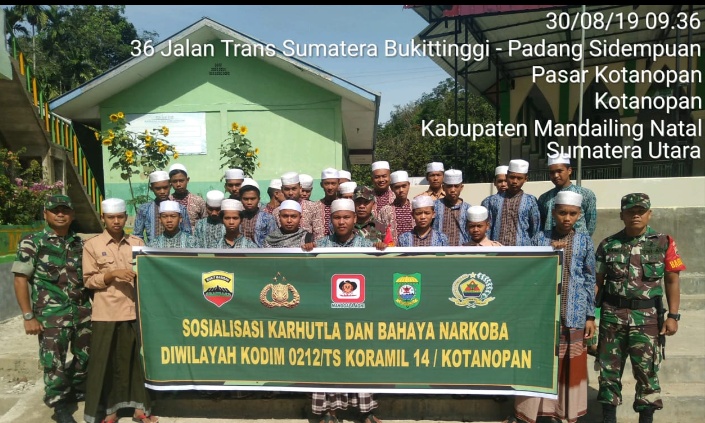 Cegah Narkoba dan Karhutla, Babinsa Koramil 14/Kotanopan Berikan Penyuluhan di Pesantren Subulussalam