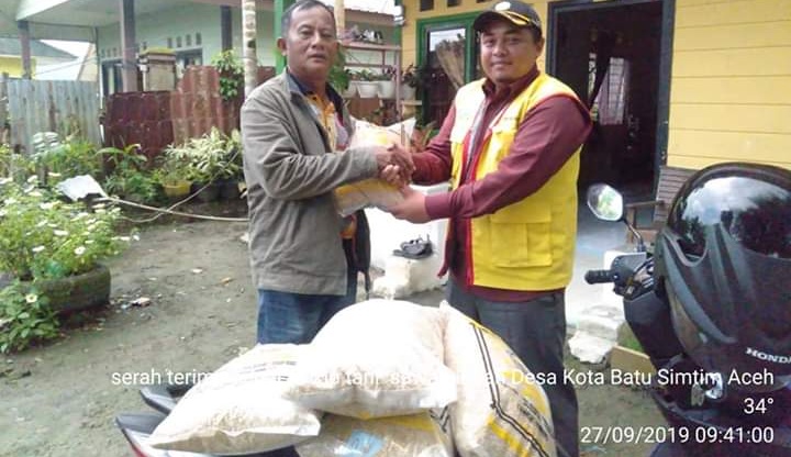 PPL Simeulue Timur Serahkan Benih Padi Kepada Kelompok Tani Sawah Indah Kota Batu