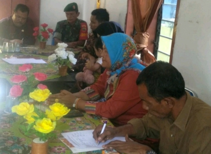 Bersama Camat Angkola Barat, Babinsa Koramil 19/Siais Hadiri Serah Terima Jabatan 5 Kepala Desa