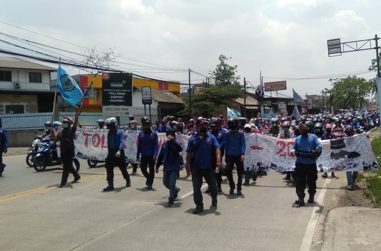 Ribuan Buruh di Cikupa Turun Kejalan Tolak RUU Cipta Kerja Omnibus Law