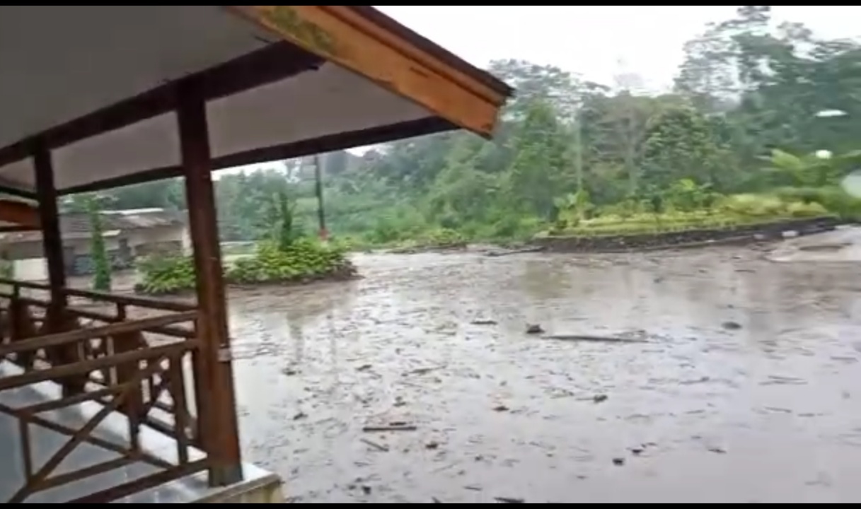 Gunung Mas Puncak di terjang Banjir Bandang