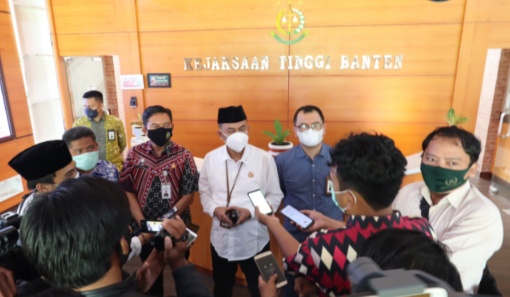 Penyidik Kejaksaan Tinggi Banten Akhirnya Menahan Tersangka ES Yang Diduga Melakukan Tindak Piadana Korupsi