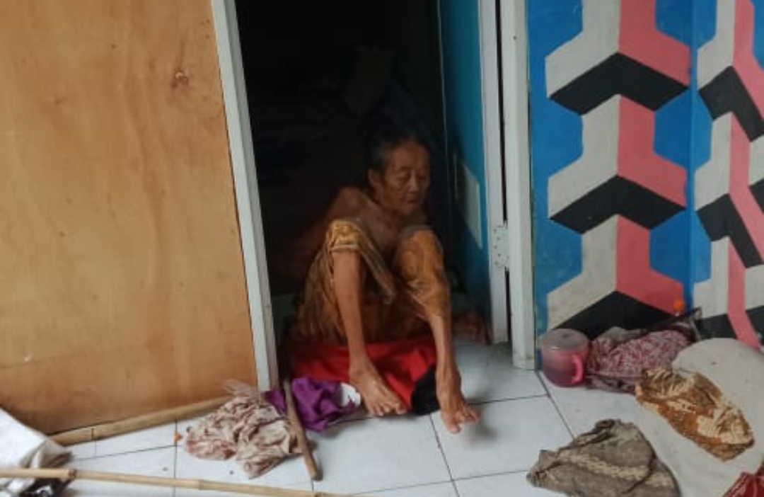 Nasib Pilu Nenek Asri, Warga Desa Pasanggrahan Solear Yang Lumpuh Sejak 4 Tahun Lalu