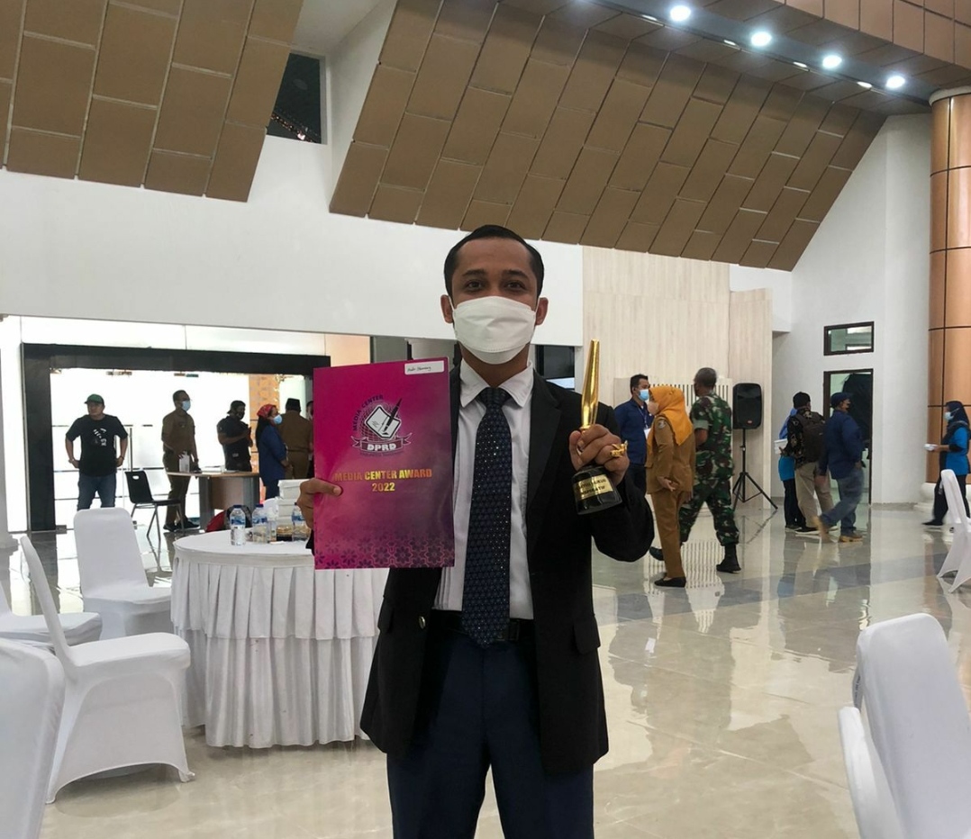 Anri Saputra Situmeang,S.H,MH. Menyabet Gelar Sebagai Praktisi Hukum, Dalam Acara Media Center Award 2022