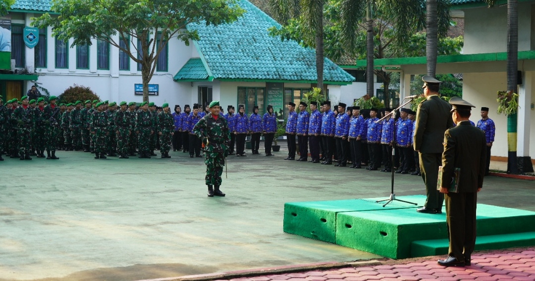 Peringati HUT RI ke 77, Korem 061/SK Gelar Upacara Pengibaran Bendera Merah Putih di Makorem 061/SK Ciwaringin