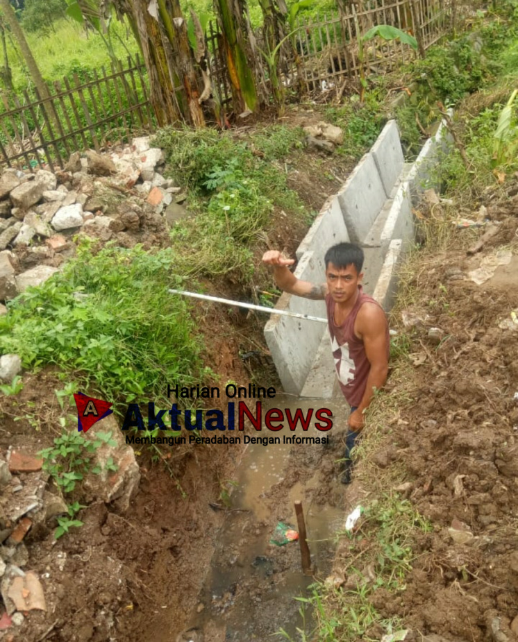 TB. Yayat Munjiyat Kasi Ekbang Kec. Tigaraksa, Gebrak Meja Saat Dimintai konfirmasi Terkait Kegiatan U-dith